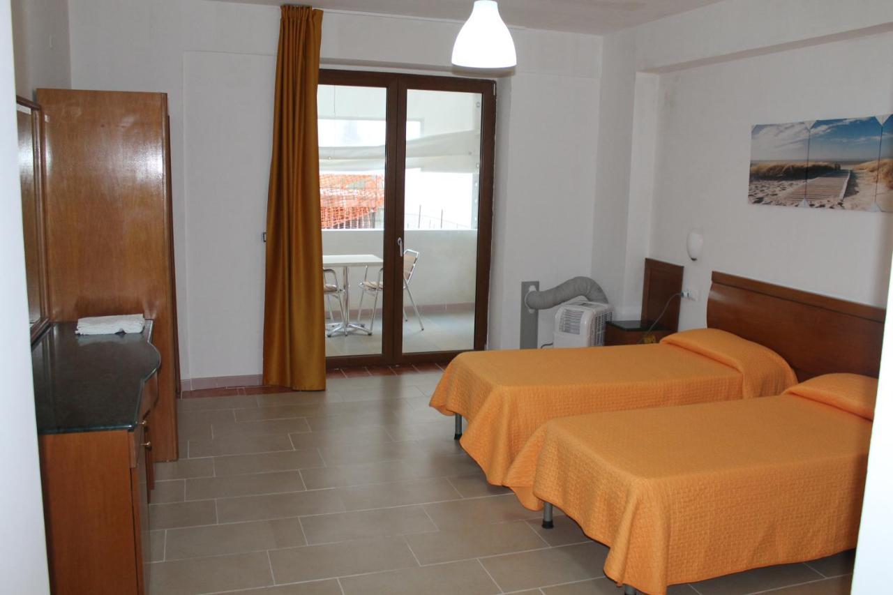 B&B Palazzo Manfredi Vieste, Fronte Mare Con Parcheggio Exterior foto