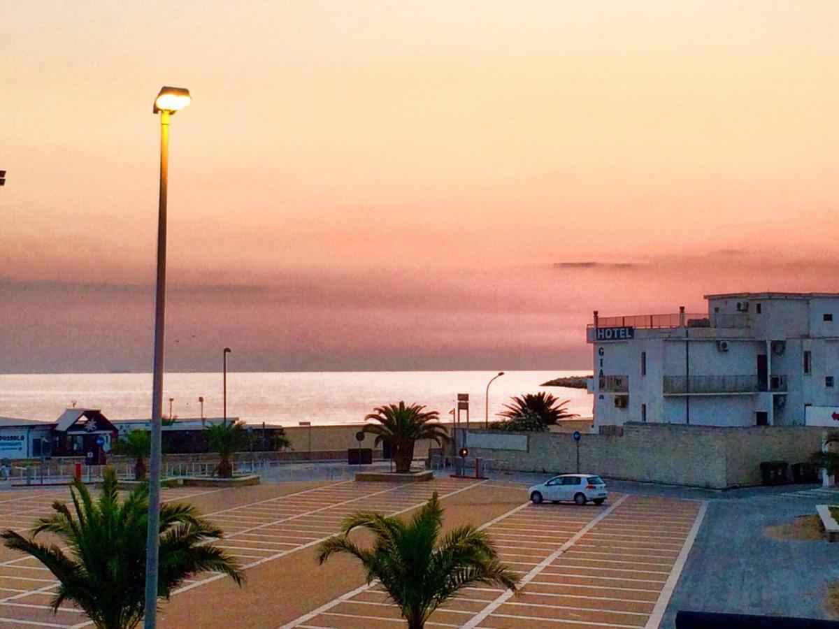 B&B Palazzo Manfredi Vieste, Fronte Mare Con Parcheggio Exterior foto