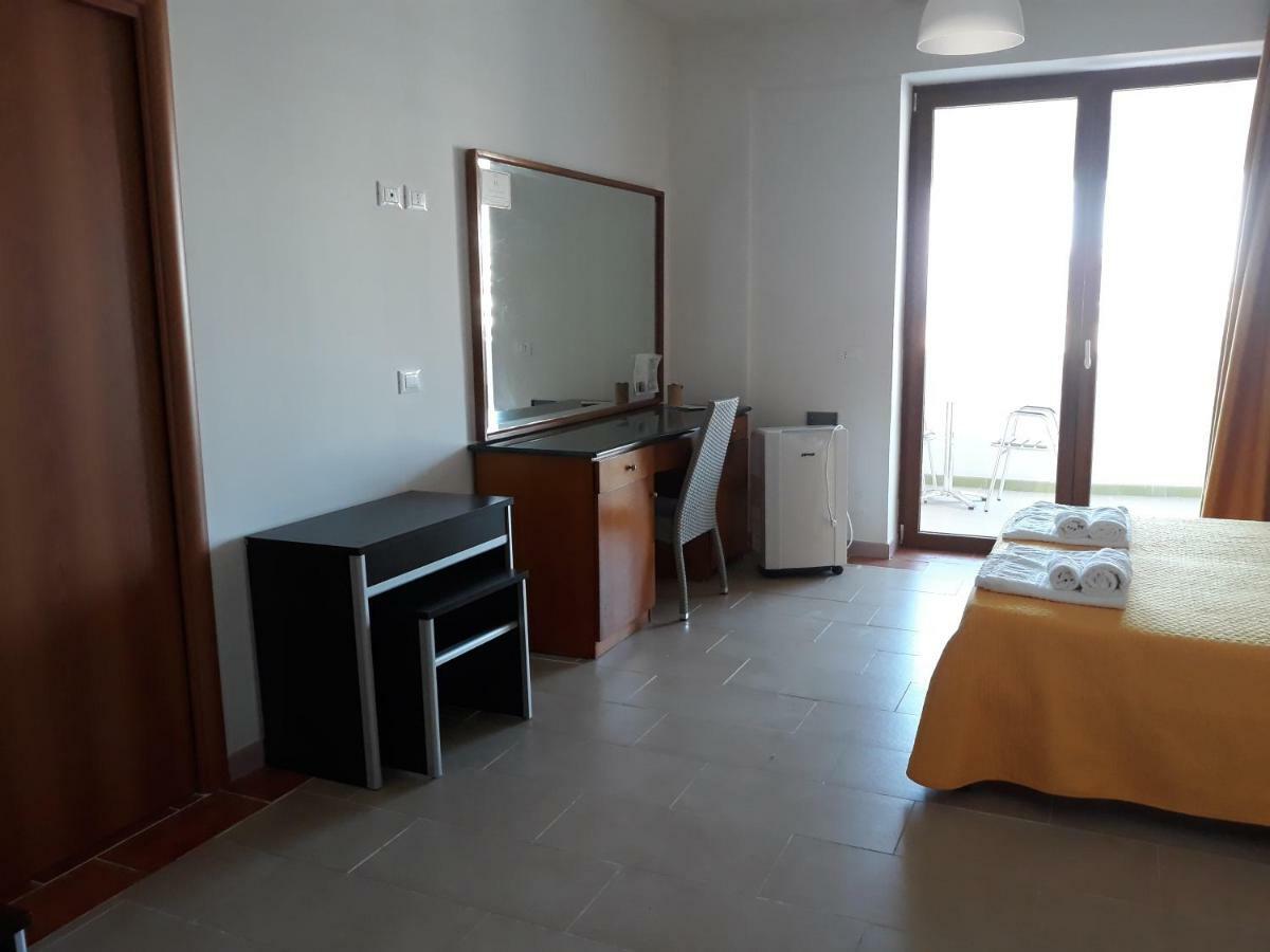 B&B Palazzo Manfredi Vieste, Fronte Mare Con Parcheggio Exterior foto